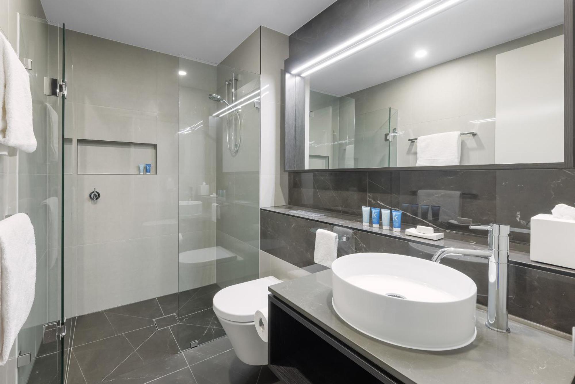 Meriton Suites 멜번 외부 사진 A modern bathroom